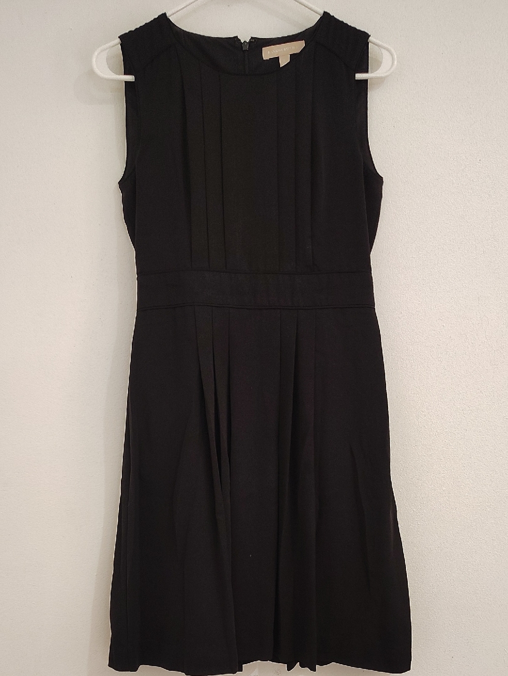 Banana Republic Black Sleeveless Pleated Midi Dress